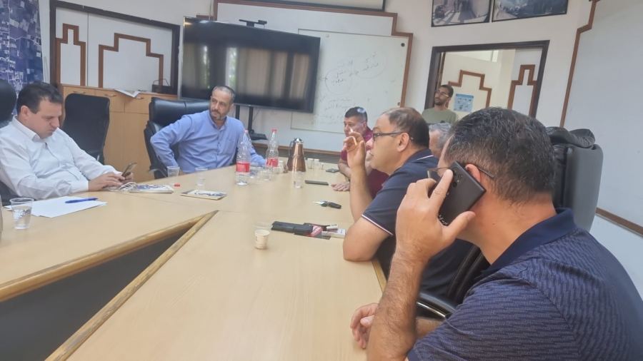 سكان من الطيرة يغلقون الطرق أمام مسؤولي هدم البيوت والمصالح